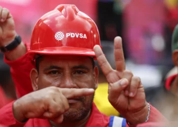 Estados Unidos flexibilizam sanções a petróleo e gás da Venezuela; Caracas nega envio de óleo a Israel