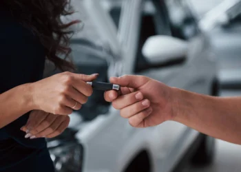 Aula de direção com carro particular? O seguro ainda não cobre