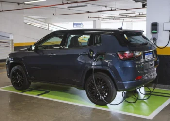 Lei de carregadores em prédios de SP é sancionada; o que muda?