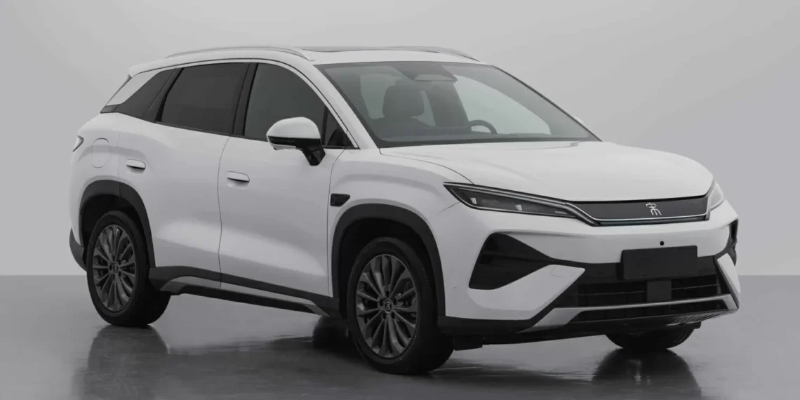 BYD Song Ultra é o mais potente da família e tem até cama para os passageiros