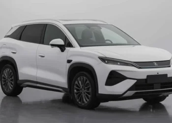 BYD Song Ultra é o mais potente da família e tem até cama para os passageiros