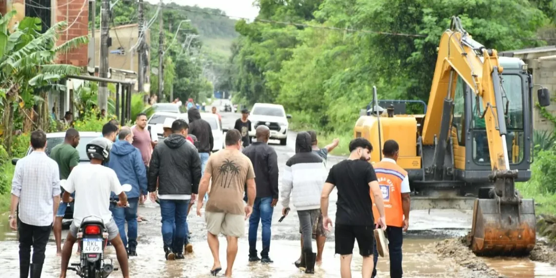 Caos após chuva no Rio de Janeiro expõe urgência de medidas de adaptação climática nas periferias e centros urbanos