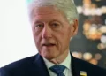 Bill Clinton nega envolvimento com Epstein em seu depoimento