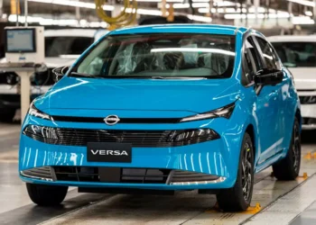 Nissan Versa 2027 entra em produção com visual chamativo e mecânica conservadora