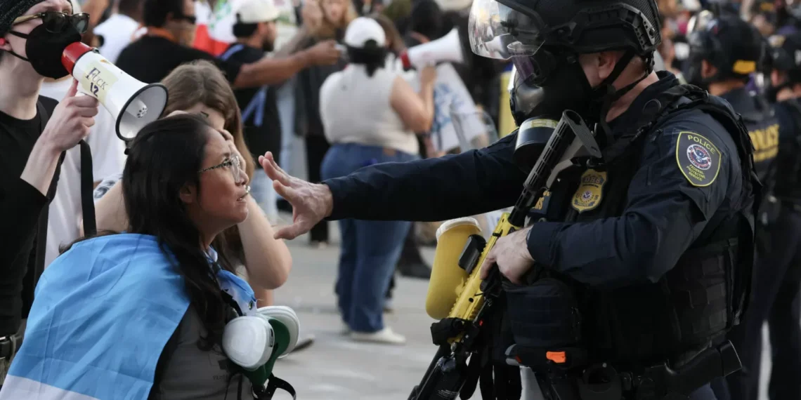 Dos imigrantes detidos nos EUA, 73% não têm antecedentes criminais