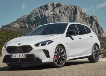 BMW M135 xDrive estreia por R$ 459.950 e mais potente que Golf GTI