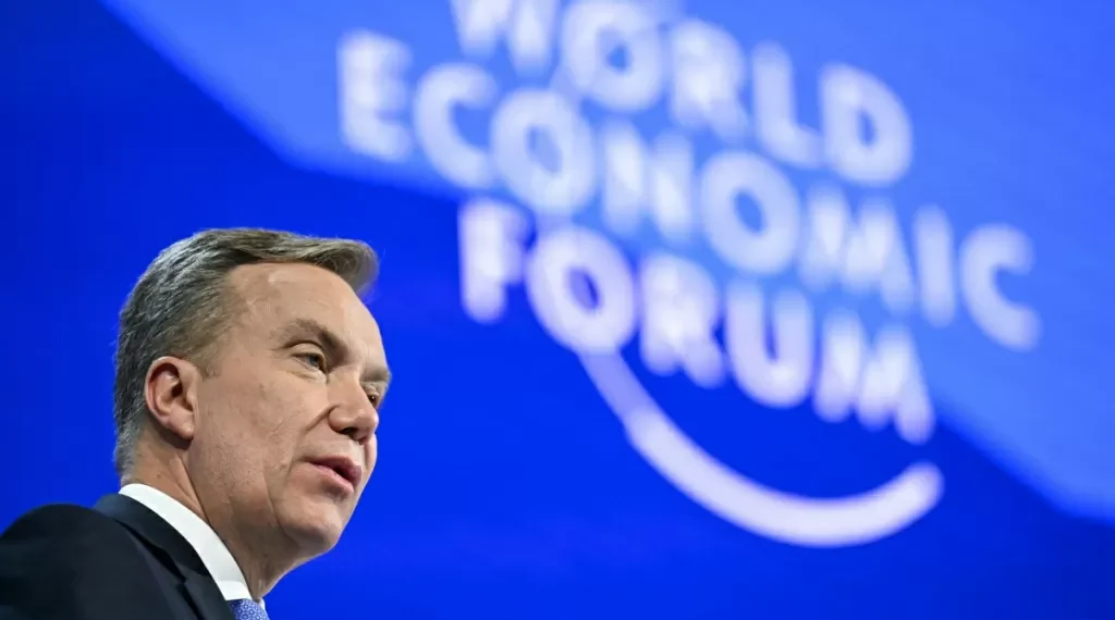 CEO do Fórum de Davos renuncia ao cargo após revelação de vínculos com Epstein