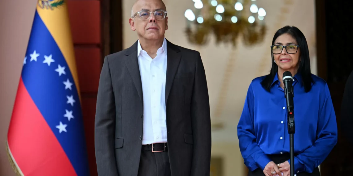 Pedido de eleições na Venezuela ‘não é democrático; é tumulto’, avalia professor de relações internacionais