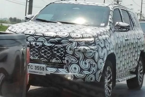 Toyota SW4 é flagrado na Tailândia e adianta visual para o Brasil
