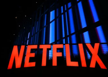 Warner marca votação sobre fusão com Netflix; conversas com Paramount são reabertas